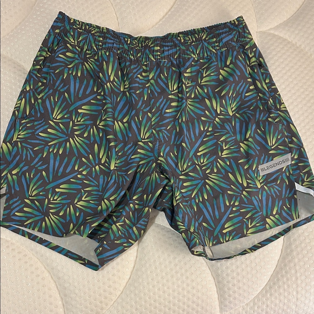 Legends relay shorts 7”, limited tropical print